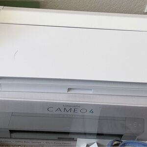 Silhouette Cameo 4 in White
